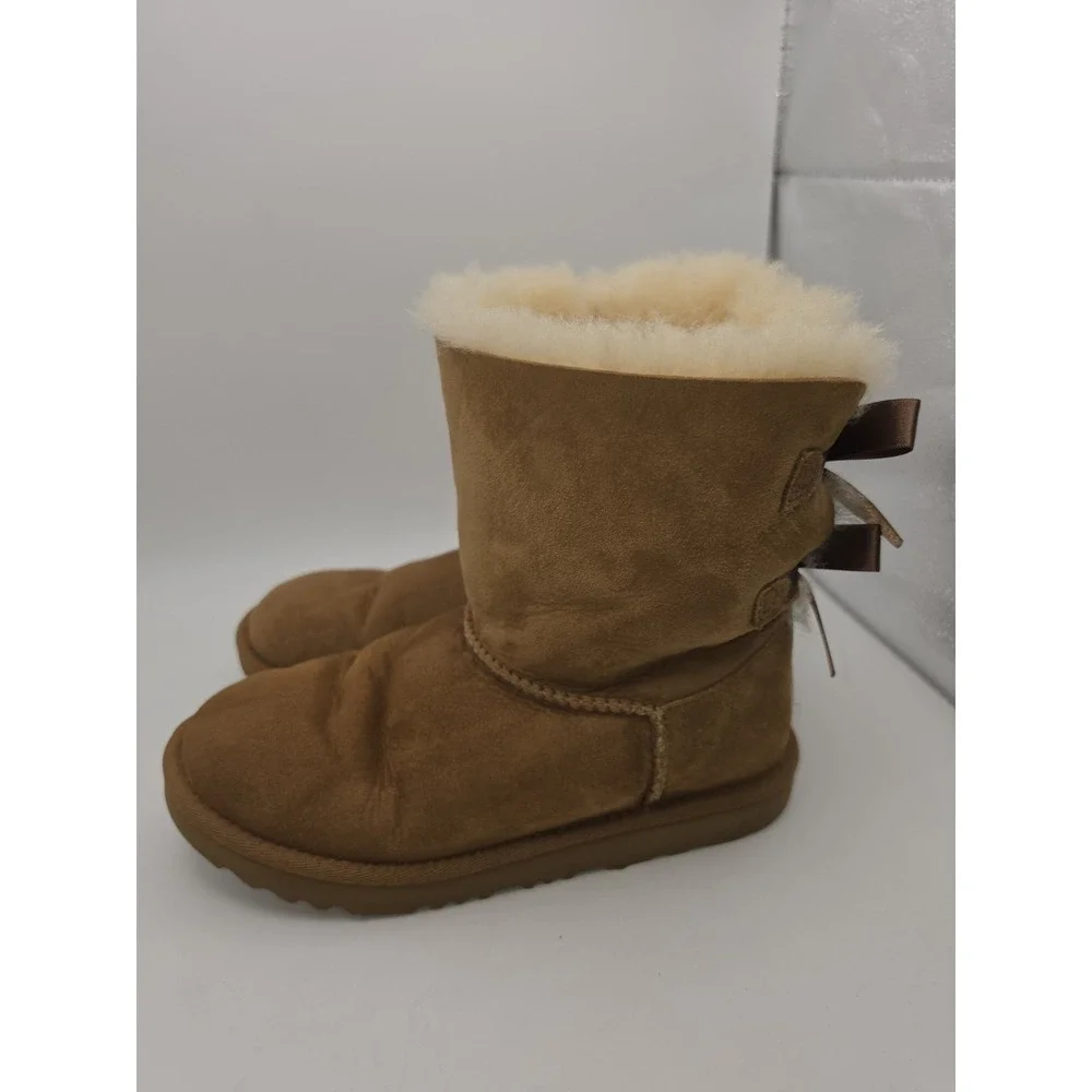 UGG Youth Bailey Bow II Sheepskin Boots Chestnut Size 4 Youth